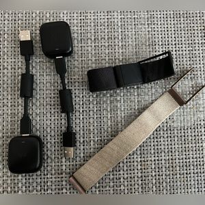 WHOOP 4.0 Includes 2 bands AND 2 battery packs with cables